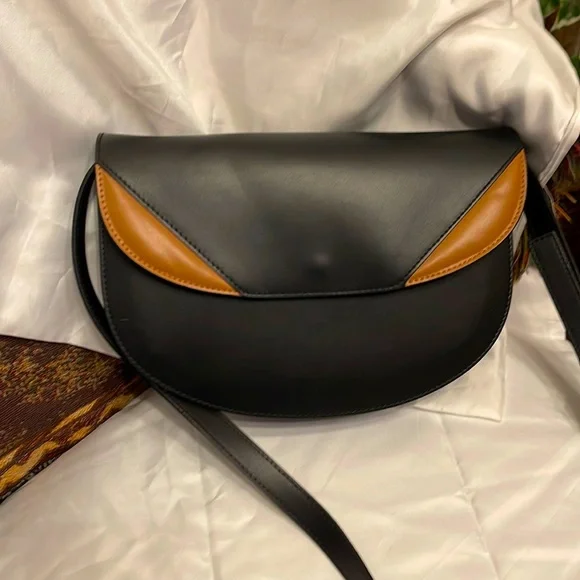 Valentina Fiore Saddle Bag - Picture 3 of 10